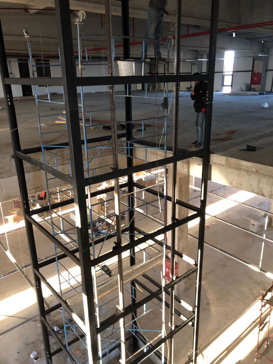 Sanayi tesisi – yük asansörü